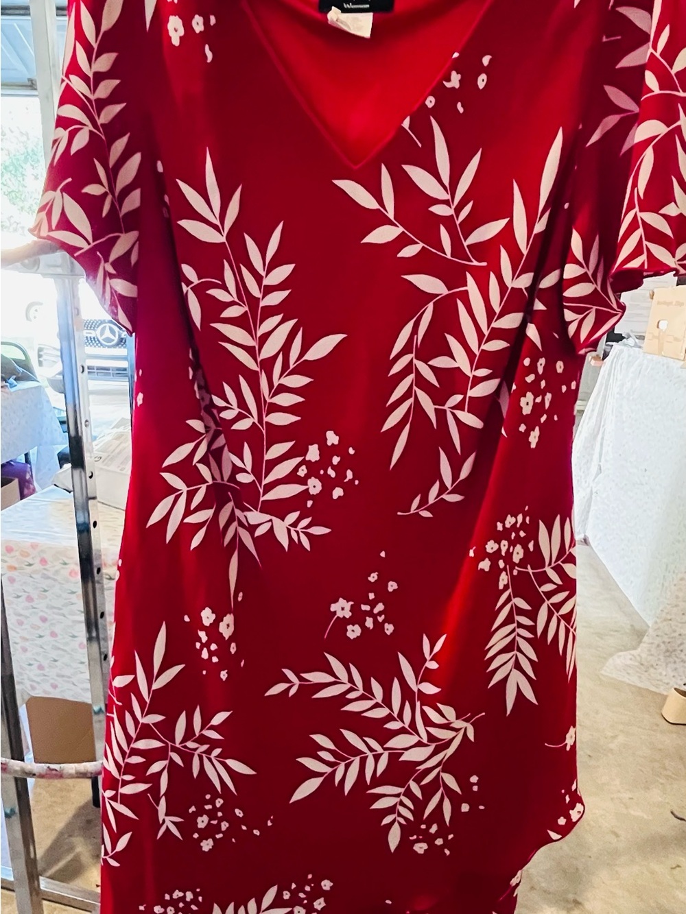 Red floral maxi dress with flutter sleeves and V-neckline. Size: 20W